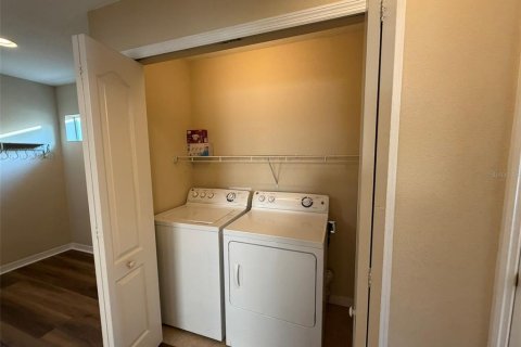 House in Sarasota, Florida 2 bedrooms, 100.33 sq.m. № 2122931 - photo 6
