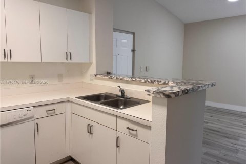 Condominio en alquiler en Doral, Florida, 1 dormitorio, 69.03 m2 № 2042675 - foto 11