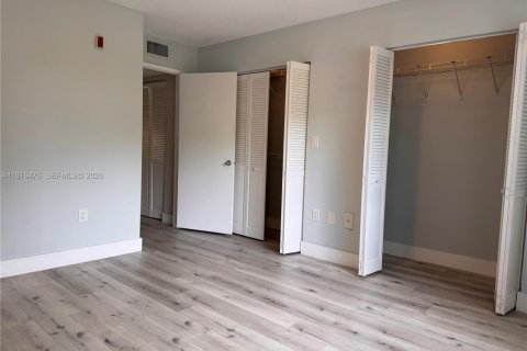 Condominio en alquiler en Doral, Florida, 1 dormitorio, 69.03 m2 № 2042675 - foto 3