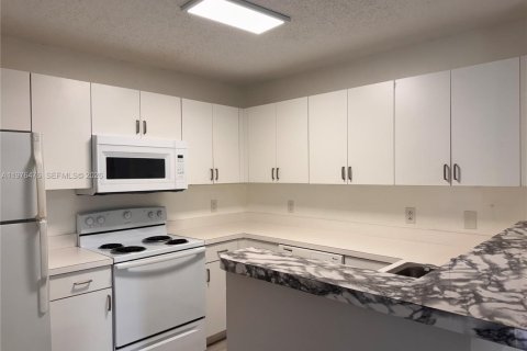 Condominio en alquiler en Doral, Florida, 1 dormitorio, 69.03 m2 № 2042675 - foto 9