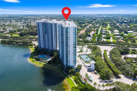 Кондоминиум с 2 спальнями в Санрайз, Флорида № 2004480