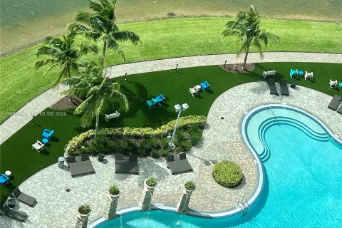 Снять в аренду кондоминиум в Санрайз, Флорида 2 спальни, 108.23м2, № 2004480 - фото 2