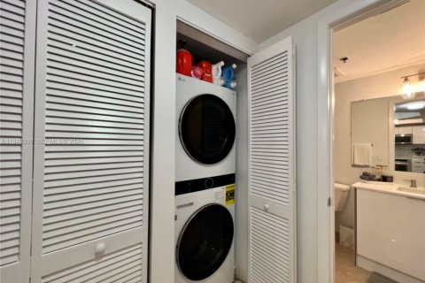 Снять в аренду кондоминиум в Санрайз, Флорида 2 спальни, 108.23м2, № 2004480 - фото 30