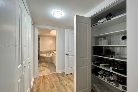 Снять в аренду кондоминиум в Санрайз, Флорида 2 спальни, 108.23м2, № 2004480 - фото 21