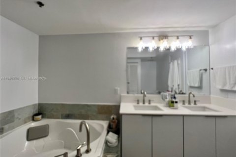 Снять в аренду кондоминиум в Санрайз, Флорида 2 спальни, 108.23м2, № 2004480 - фото 22