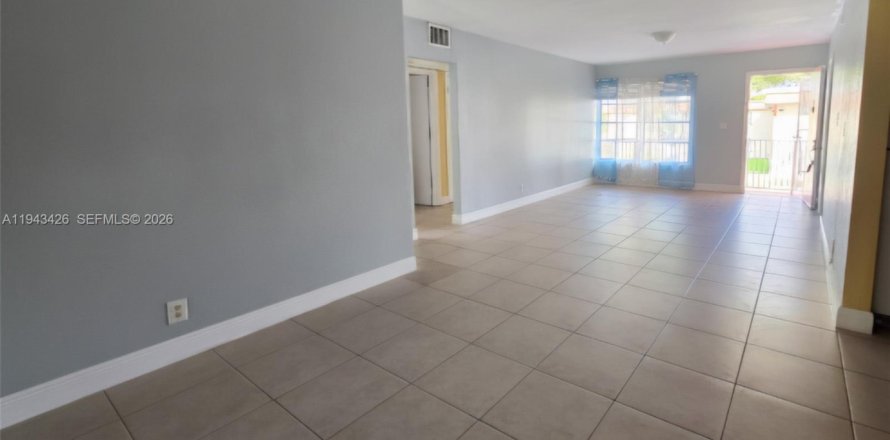 Condo à Miami, Floride, 3 chambres  № 2000208