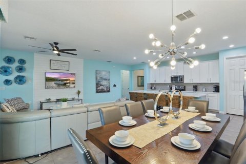 Villa ou maison à vendre à Kissimmee, Floride: 7 chambres, 380.71 m2 № 1634893 - photo 12
