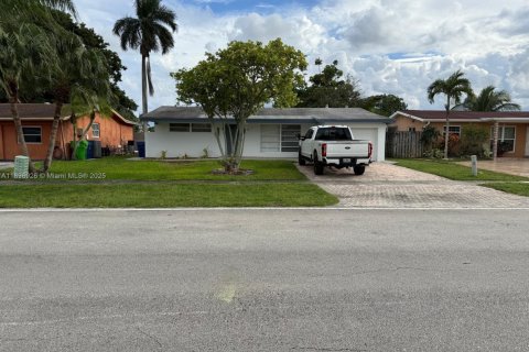 Купить виллу или дом в Санрайз, Флорида 3 спальни, 142.79м2, № 1949369 - фото 1