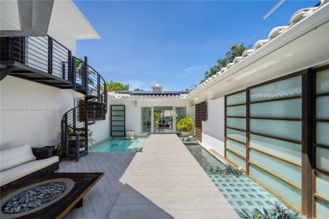 Villa ou maison à vendre à Miami Beach, Floride: 3 chambres, 291.25 m2 № 1957764 - photo 16