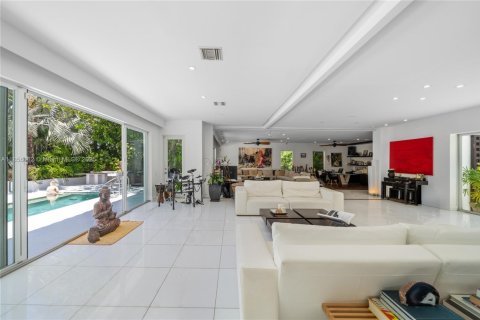 Villa ou maison à vendre à Miami Beach, Floride: 3 chambres, 291.25 m2 № 1957764 - photo 28