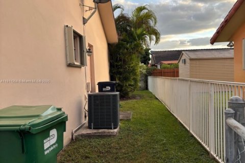 Villa ou maison à vendre à Miami, Floride: 5 chambres, 224.27 m2 № 1970126 - photo 4