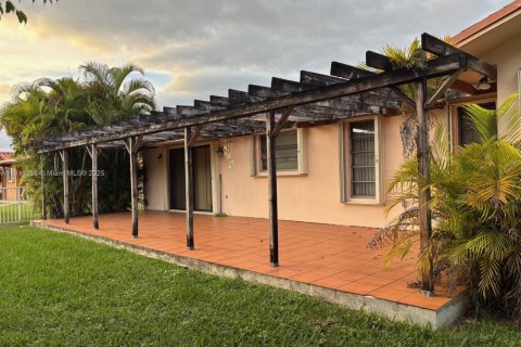 Villa ou maison à vendre à Miami, Floride: 5 chambres, 224.27 m2 № 1970126 - photo 7