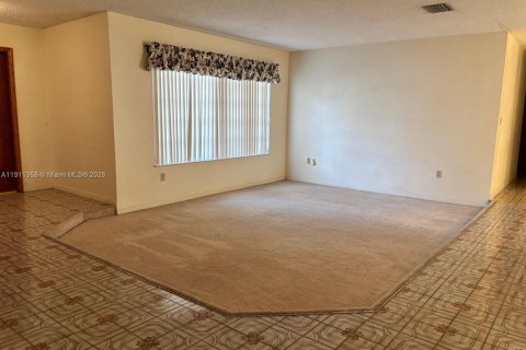 Villa ou maison à vendre à Miami, Floride: 5 chambres, 224.27 m2 № 1970126 - photo 14