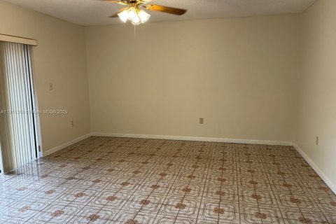 Villa ou maison à vendre à Miami, Floride: 5 chambres, 224.27 m2 № 1970126 - photo 20