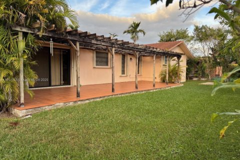 Villa ou maison à vendre à Miami, Floride: 5 chambres, 224.27 m2 № 1970126 - photo 5