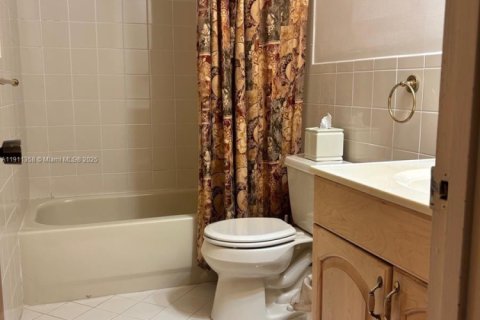 Villa ou maison à vendre à Miami, Floride: 5 chambres, 224.27 m2 № 1970126 - photo 24