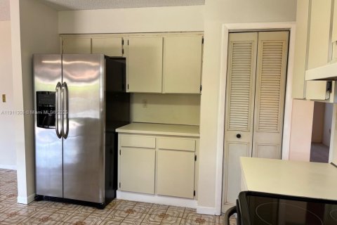 Villa ou maison à vendre à Miami, Floride: 5 chambres, 224.27 m2 № 1970126 - photo 18