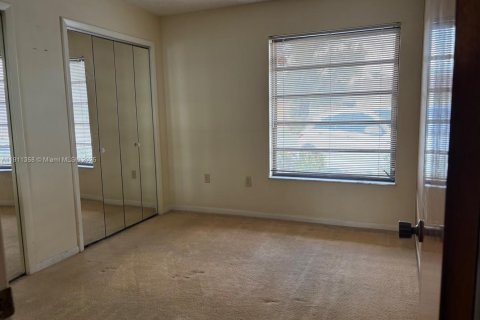 Villa ou maison à vendre à Miami, Floride: 5 chambres, 224.27 m2 № 1970126 - photo 28