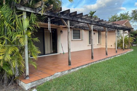 Villa ou maison à vendre à Miami, Floride: 5 chambres, 224.27 m2 № 1970126 - photo 6