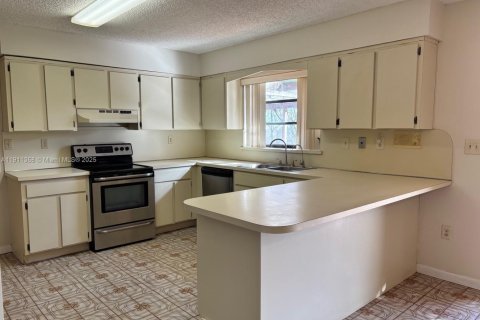 Villa ou maison à vendre à Miami, Floride: 5 chambres, 224.27 m2 № 1970126 - photo 17