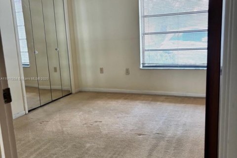 Villa ou maison à vendre à Miami, Floride: 5 chambres, 224.27 m2 № 1970126 - photo 29