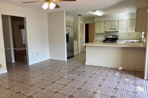 Villa ou maison à vendre à Miami, Floride: 5 chambres, 224.27 m2 № 1970126 - photo 21