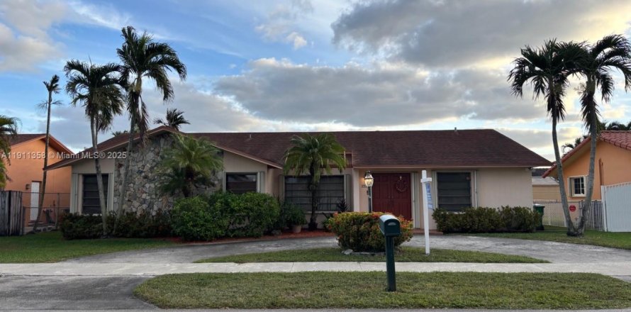 Villa ou maison à Miami, Floride 5 chambres, 224.27 m2 № 1970126