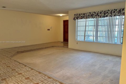 Villa ou maison à vendre à Miami, Floride: 5 chambres, 224.27 m2 № 1970126 - photo 15