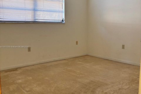 Villa ou maison à vendre à Miami, Floride: 5 chambres, 224.27 m2 № 1970126 - photo 27