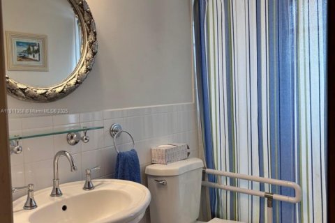 Villa ou maison à vendre à Miami, Floride: 5 chambres, 224.27 m2 № 1970126 - photo 23