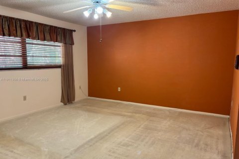 Villa ou maison à vendre à Miami, Floride: 5 chambres, 224.27 m2 № 1970126 - photo 25