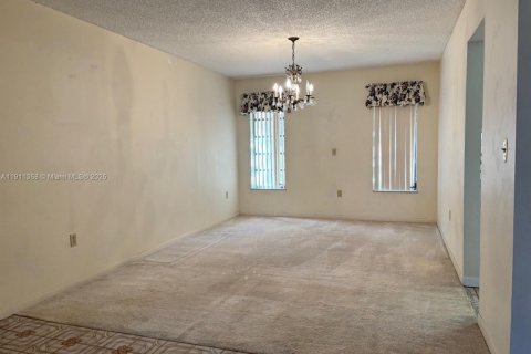 Villa ou maison à vendre à Miami, Floride: 5 chambres, 224.27 m2 № 1970126 - photo 16