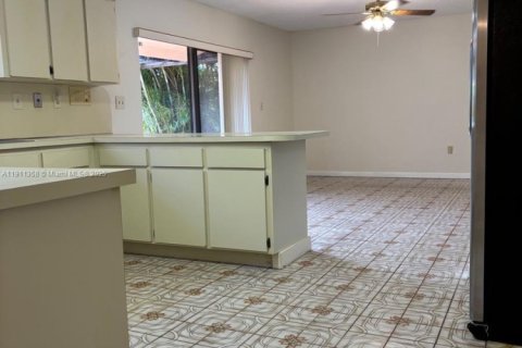 Villa ou maison à vendre à Miami, Floride: 5 chambres, 224.27 m2 № 1970126 - photo 19