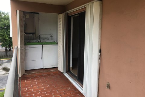Copropriété à louer à Hialeah, Floride: 3 chambres, 102.19 m2 № 1927291 - photo 5