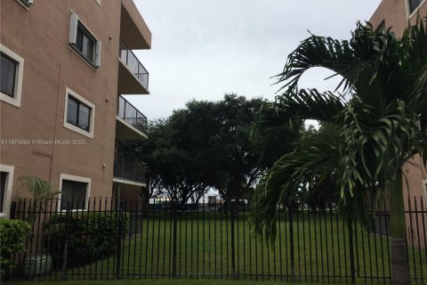 Copropriété à louer à Hialeah, Floride: 3 chambres, 102.19 m2 № 1927291 - photo 15