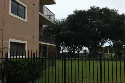 Copropriété à louer à Hialeah, Floride: 3 chambres, 102.19 m2 № 1927291 - photo 14