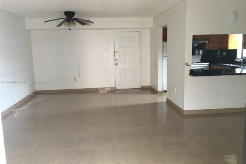 Copropriété à louer à Hialeah, Floride: 3 chambres, 102.19 m2 № 1927291 - photo 2