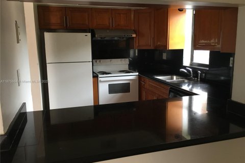 Copropriété à louer à Hialeah, Floride: 3 chambres, 102.19 m2 № 1927291 - photo 4