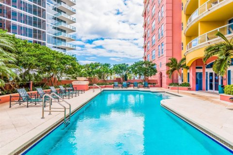 Condominio en alquiler en Fort Lauderdale, Florida, 3 dormitorios, 278.24 m2 № 1096268 - foto 1