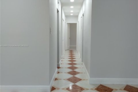 Casa en venta en Miami Gardens, Florida, 4 dormitorios, 109.16 m2 № 2000739 - foto 4