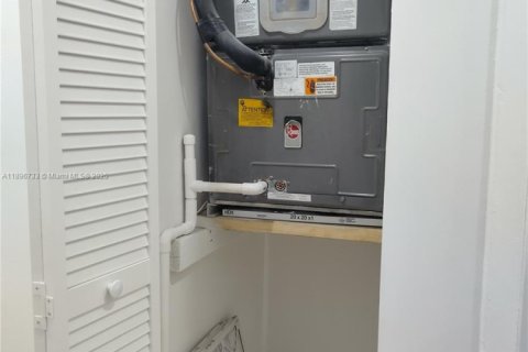 Casa en venta en Miami Gardens, Florida, 4 dormitorios, 109.16 m2 № 2000739 - foto 19