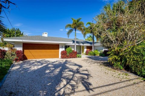 House in Saint Petersburg, Florida 3 bedrooms, 235.79 sq.m. № 2230122