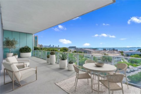 Condo in Miami, Florida, 4 bedrooms  № 2069623 - photo 12