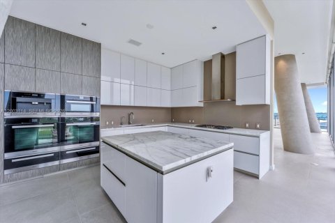 Condo in Miami, Florida, 4 bedrooms  № 2069623 - photo 7