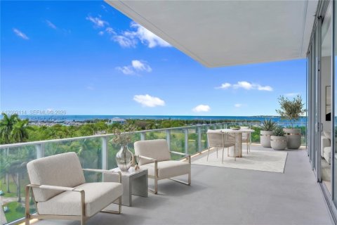 Condo in Miami, Florida, 4 bedrooms  № 2069623 - photo 22