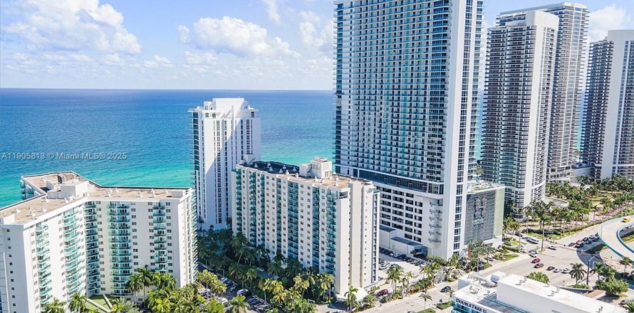 Кондоминиум с 1 спальней в Холливуд, Флорида № 1956263