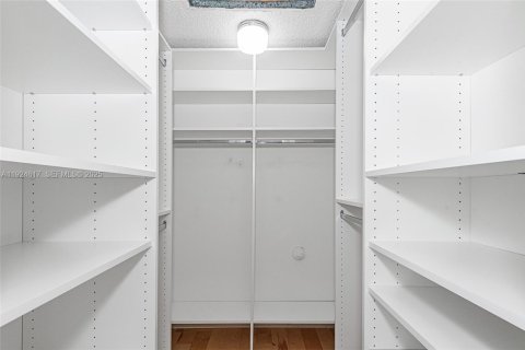 Casa en venta en Hallandale Beach, Florida, 3 dormitorios, 156.08 m2 № 1982959 - foto 19