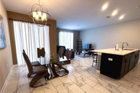 Townhouse in Davenport, Florida 4 bedrooms, 176.7 sq.m. № 2205259 - photo 4