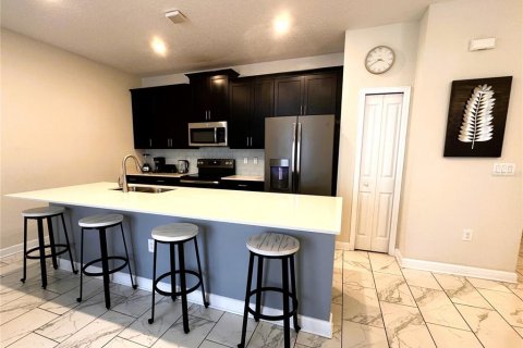Townhouse in Davenport, Florida 4 bedrooms, 176.7 sq.m. № 2205259 - photo 11