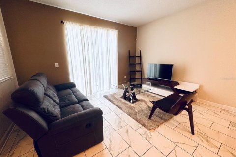 Townhouse in Davenport, Florida 4 bedrooms, 176.7 sq.m. № 2205259 - photo 6